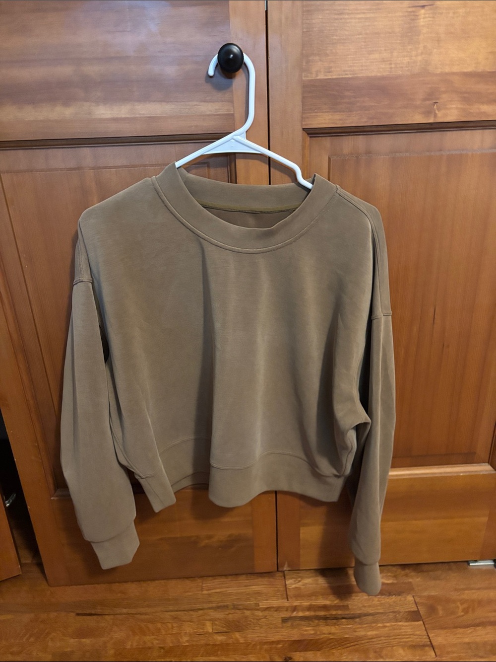 Lululemon Women's Luxtreme Relaxed Crewneck Sweatshirt in Caramel sz 6